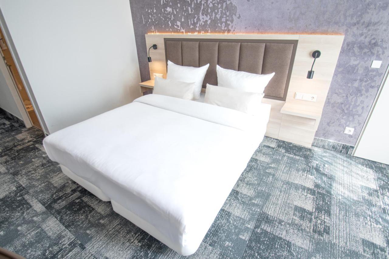 Taste Hotel Heidenheim Bagian luar foto