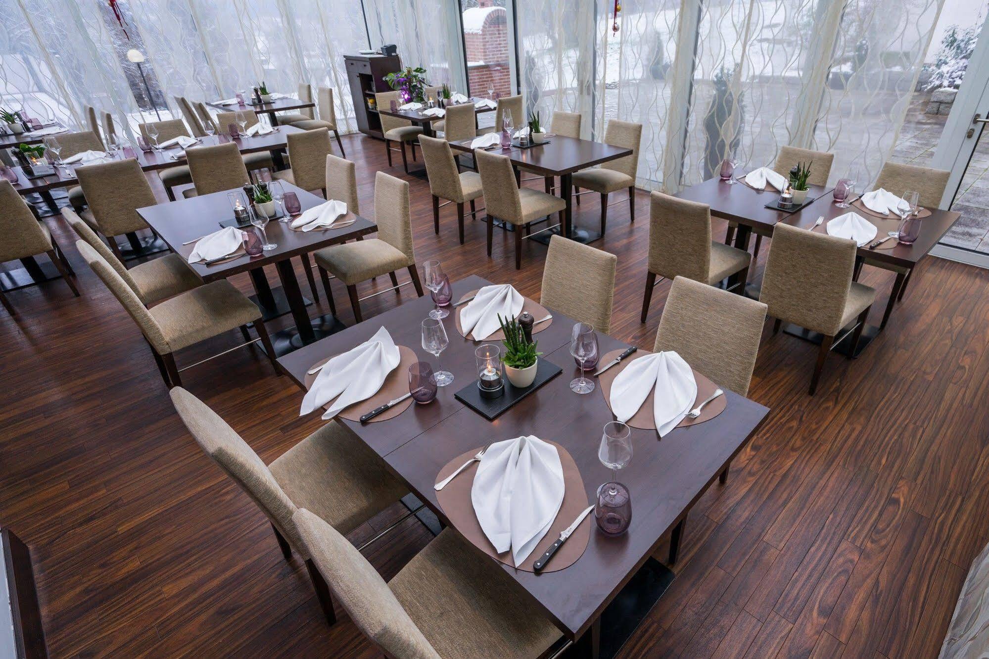 Taste Hotel Heidenheim Bagian luar foto