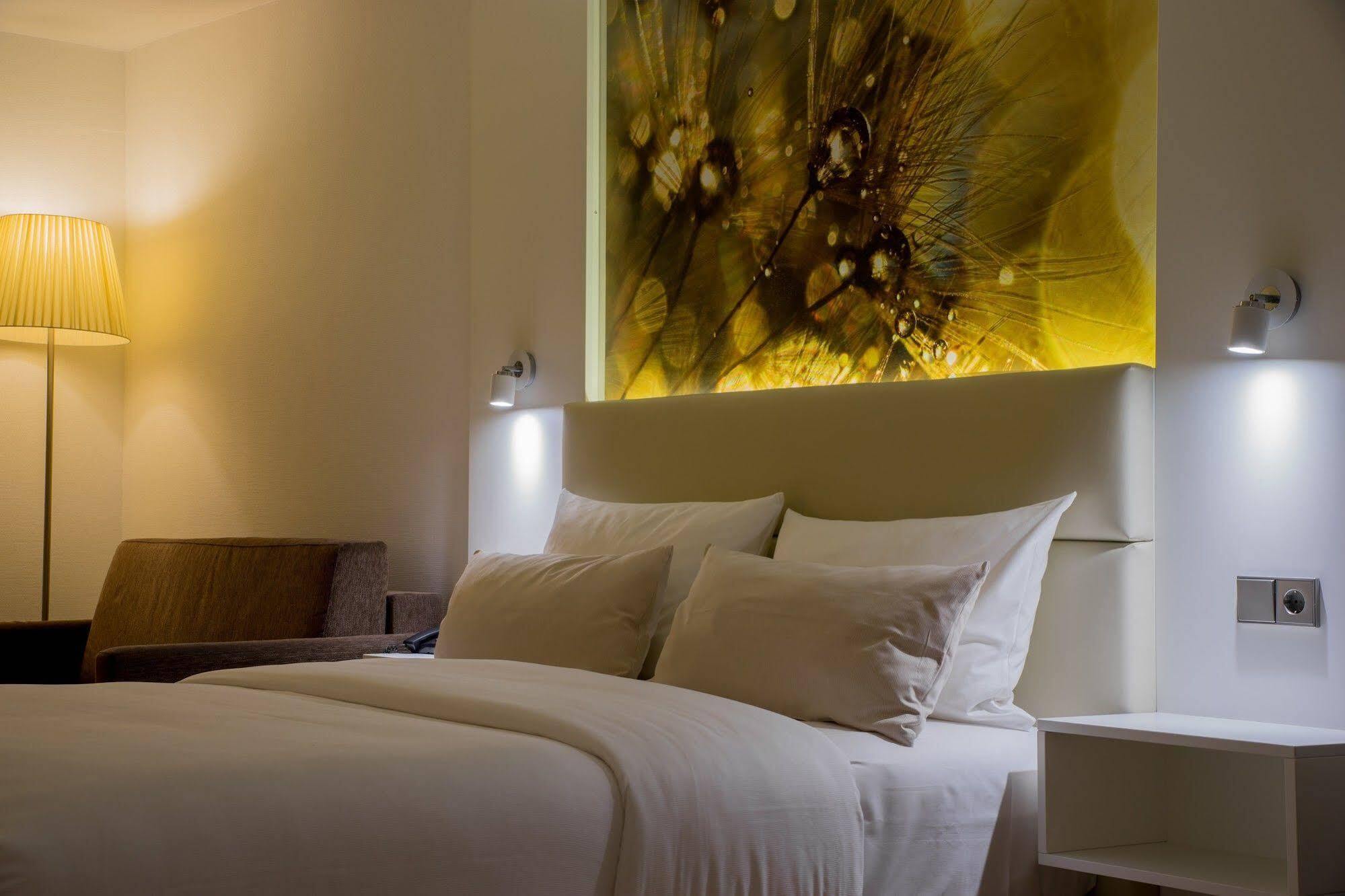 Taste Hotel Heidenheim Bagian luar foto