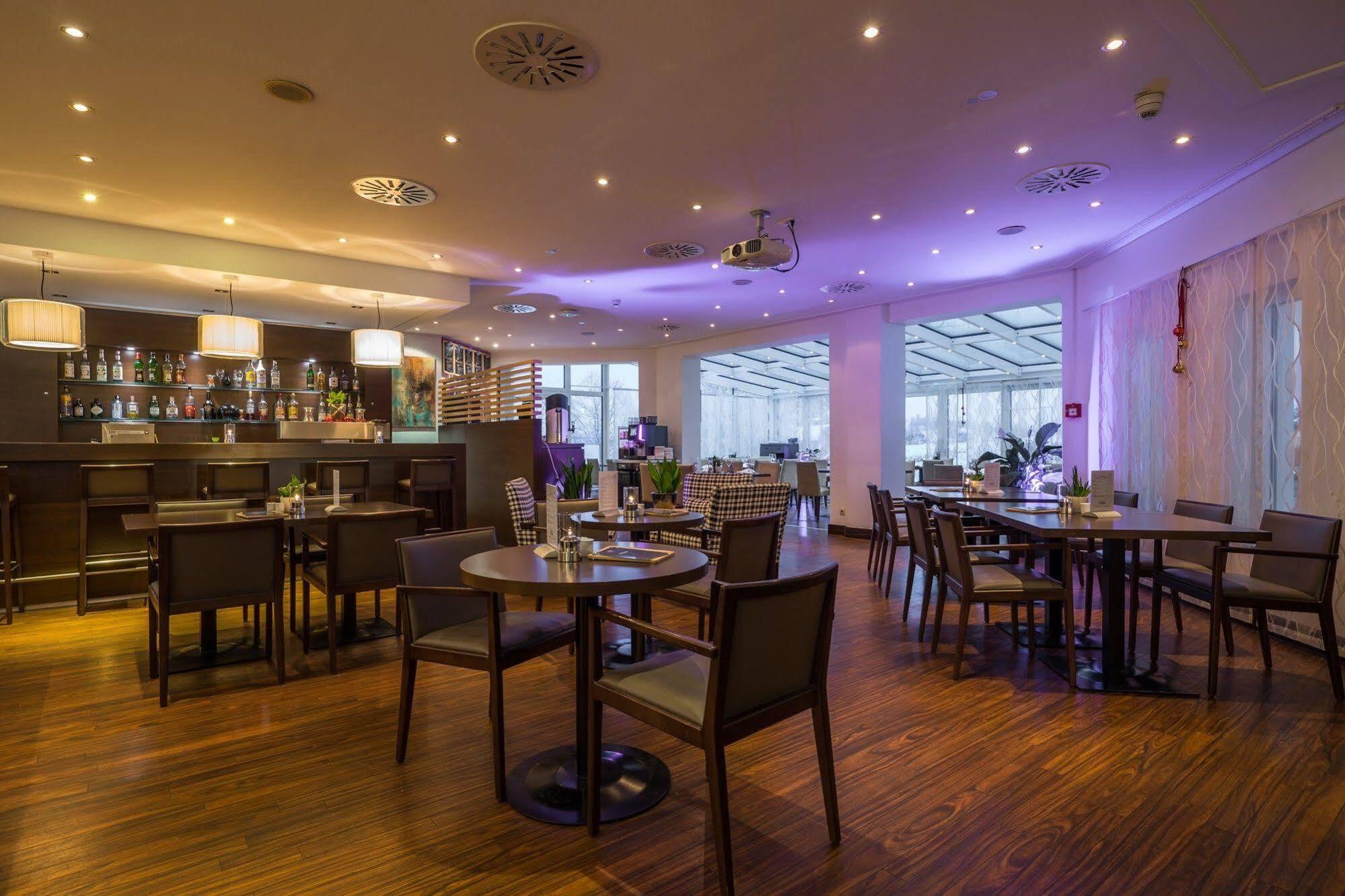Taste Hotel Heidenheim Bagian luar foto