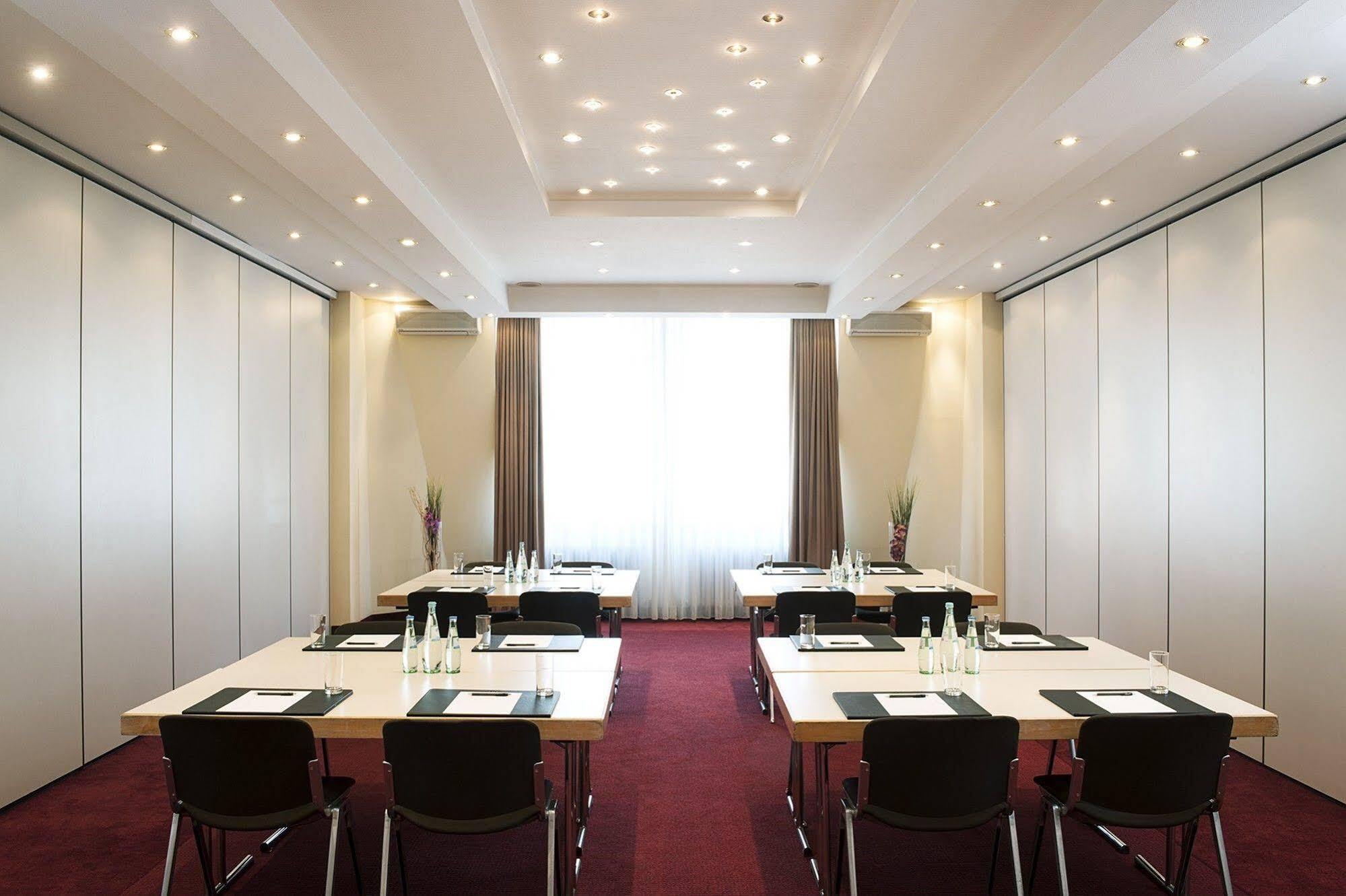 Taste Hotel Heidenheim Bagian luar foto